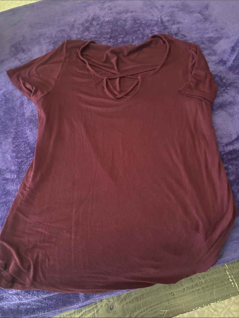 Splash Crisscross Neck Short Sleeve Tee - Burgundy